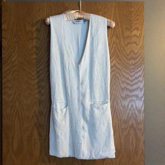 Pretty white button up vest - Picture 1 of 5